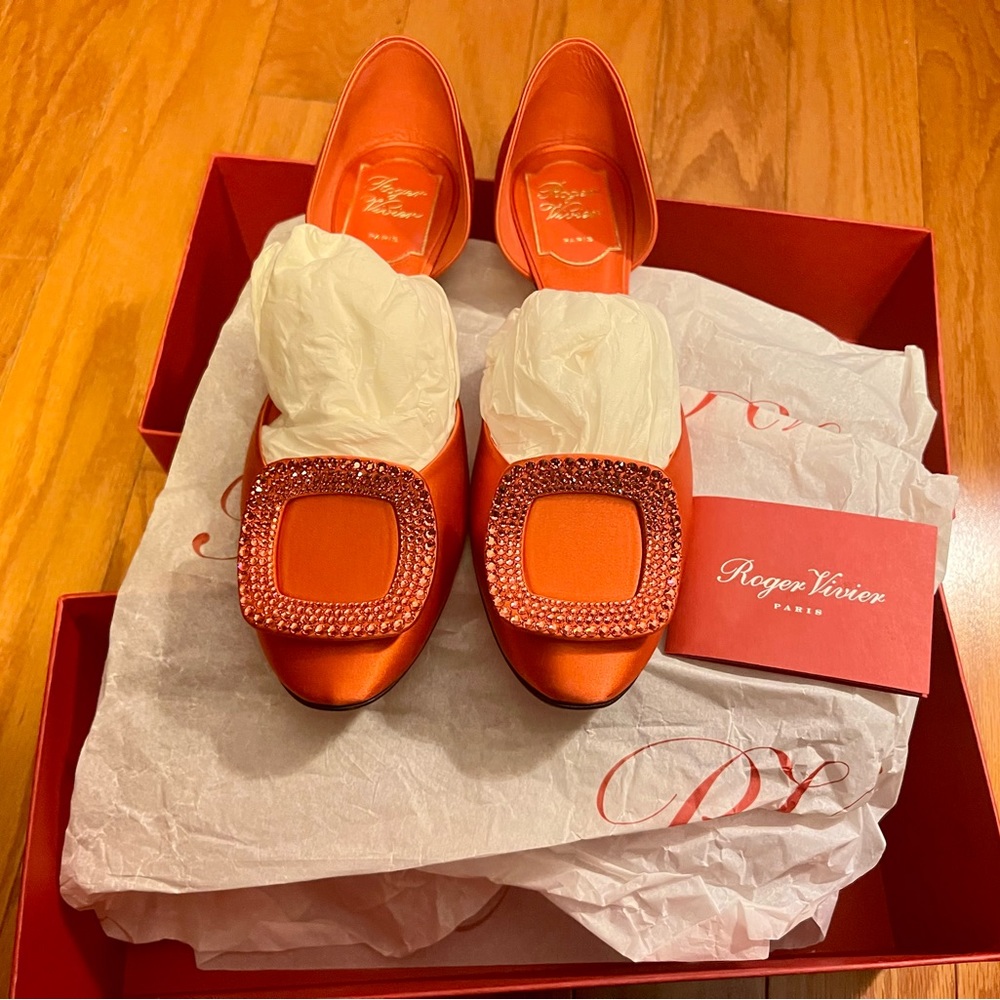 Roger Vivier- Chips Strass Buckle Dorsay Ballerinas in Satin orange ( size 6.5)